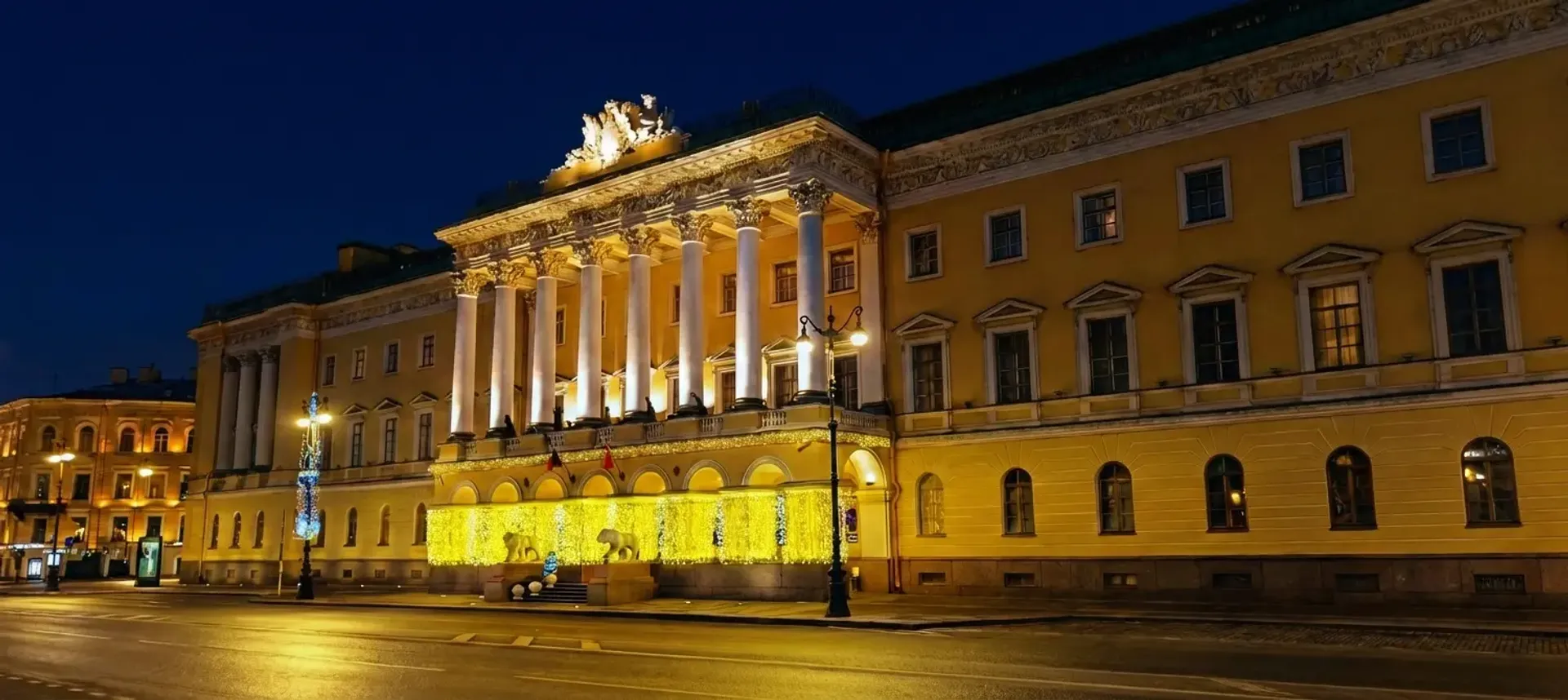 Дом Лобанова-Ростовского («Дом со львами»)